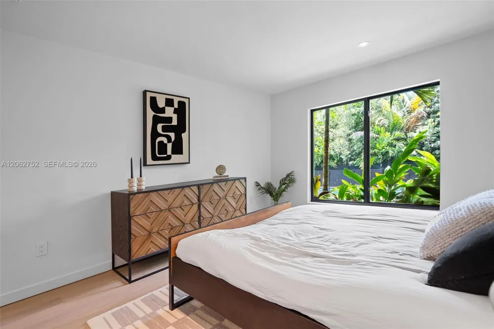 2434 SW 19th St Miami, FL 33145
