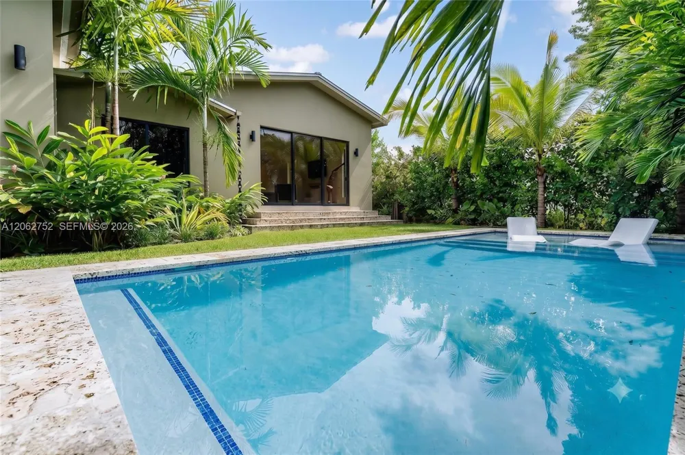 2434 SW 19th St Miami, FL 33145
