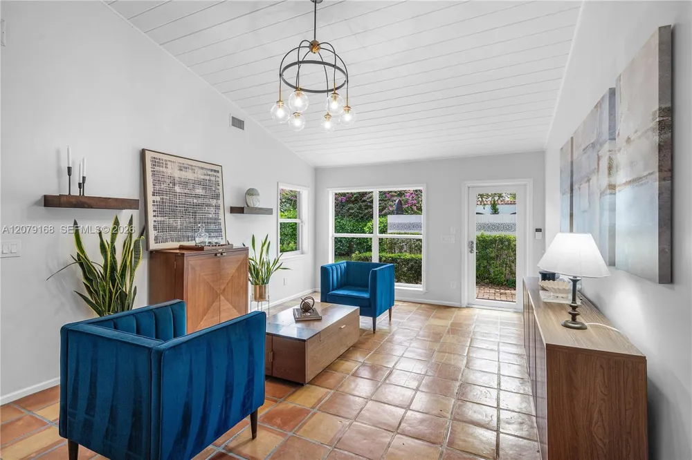 1015 SE 11th Ct Fort Lauderdale, FL 33316