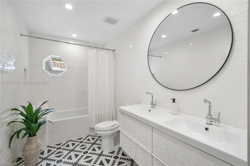 1015 SE 11th Ct Fort Lauderdale, FL 33316