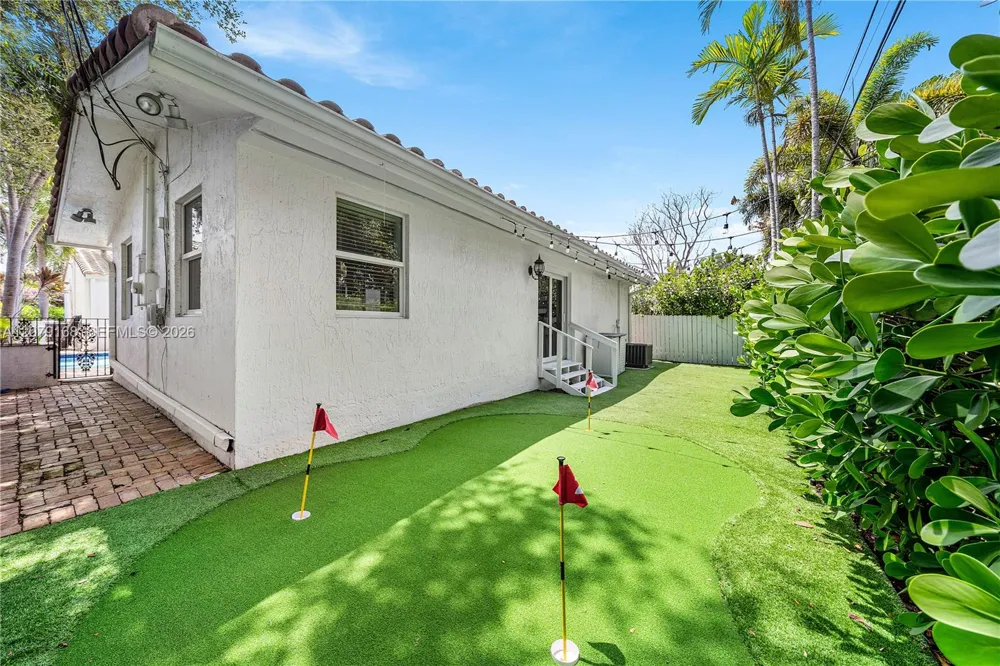 1015 SE 11th Ct Fort Lauderdale, FL 33316