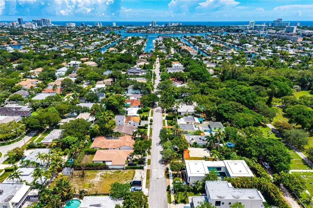 1015 SE 11th Ct Fort Lauderdale, FL 33316