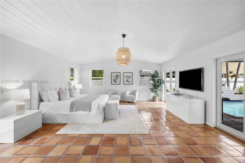 1015 SE 11th Ct Fort Lauderdale, FL 33316