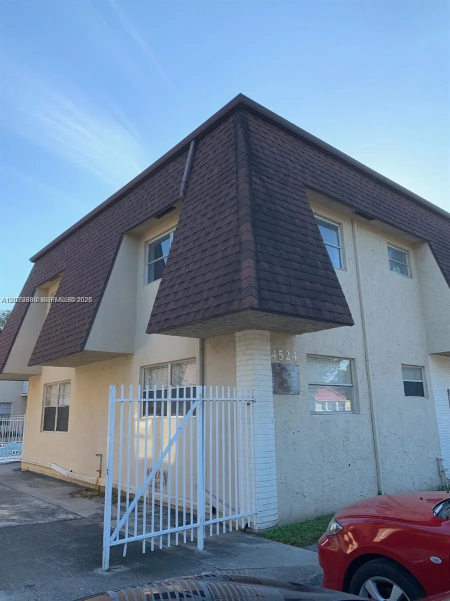 4524 SW 54th St #502-W Dania Beach, FL 33314