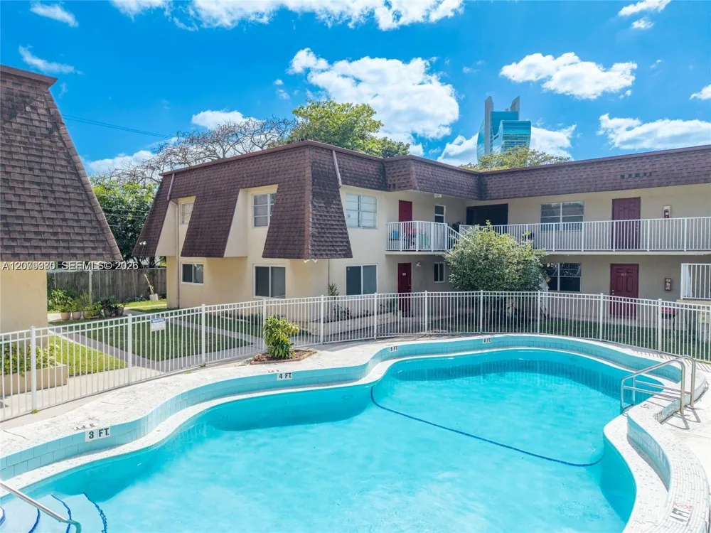 4524 SW 54th St #502-W Dania Beach, FL 33314