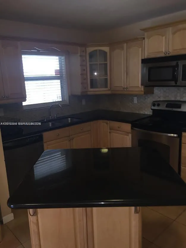 4524 SW 54th St #502-W Dania Beach, FL 33314