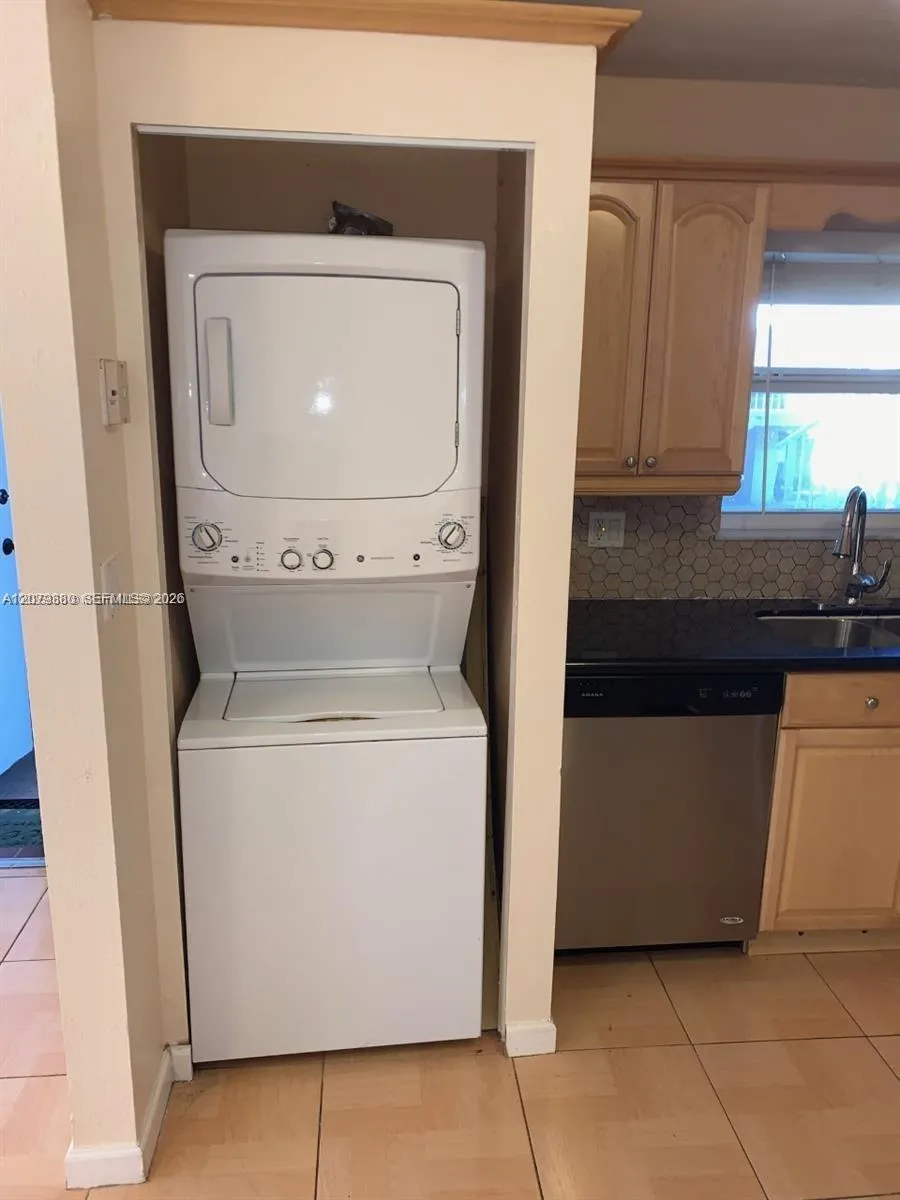 4524 SW 54th St #502-W Dania Beach, FL 33314