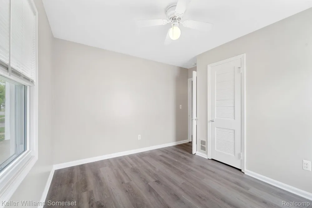 19214 Roscommon Street Harper Woods City, MI 48225