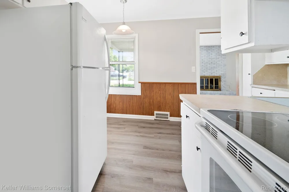 19214 Roscommon Street Harper Woods City, MI 48225