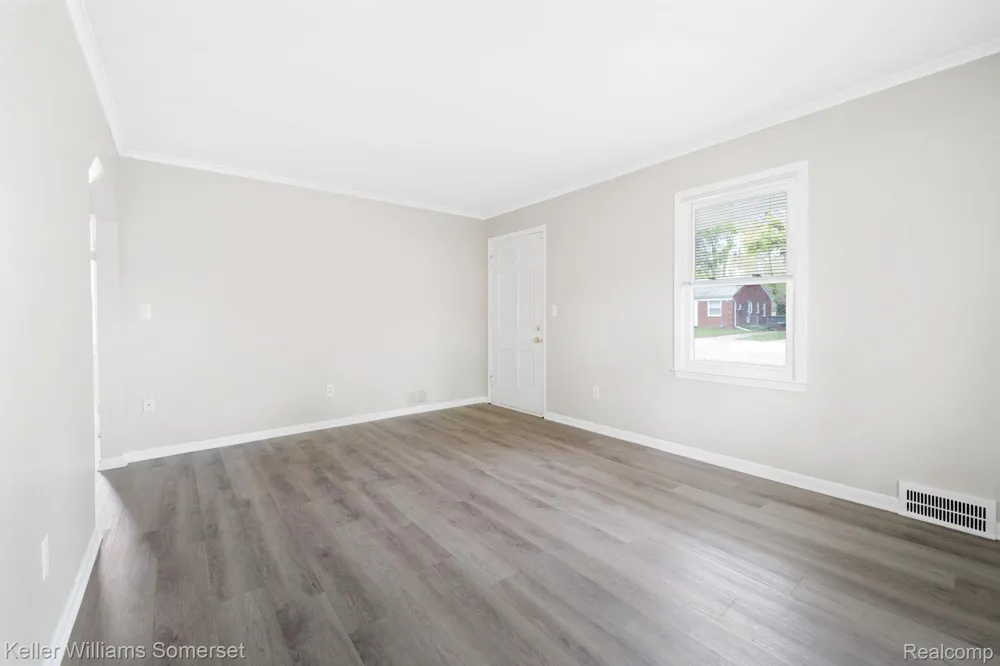 19214 Roscommon Street Harper Woods City, MI 48225