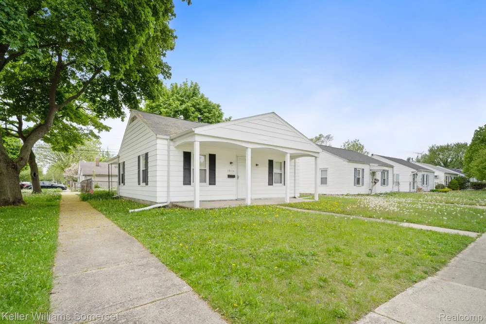 19214 Roscommon Street Harper Woods City, MI 48225