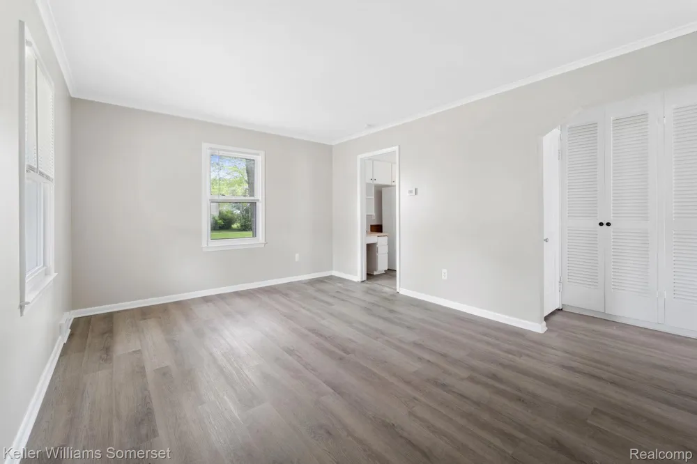 19214 Roscommon Street Harper Woods City, MI 48225