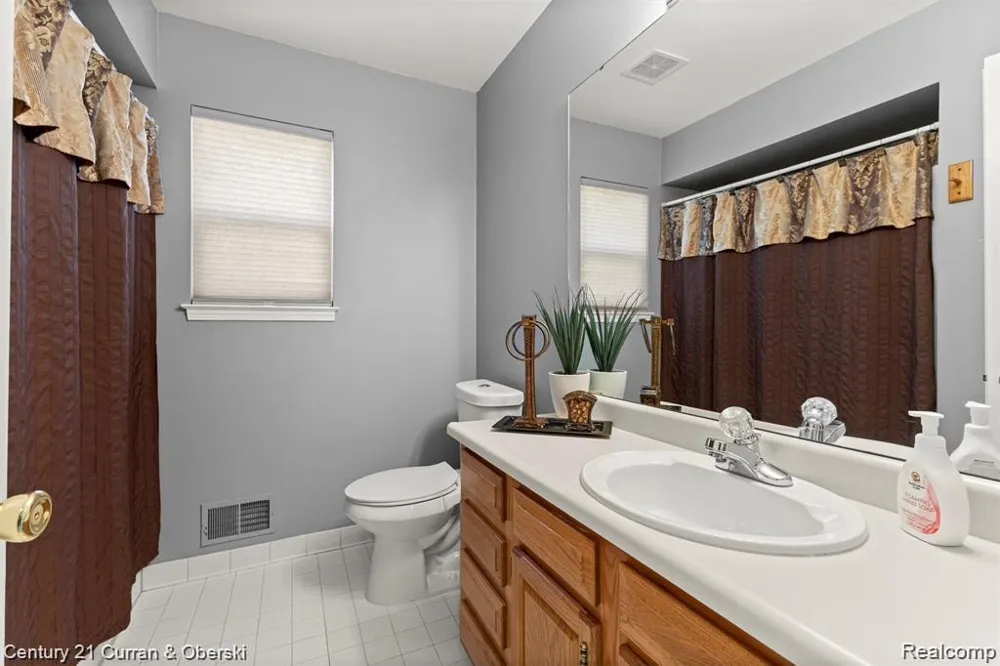 14777 Cavell Street Livonia City, MI 48154