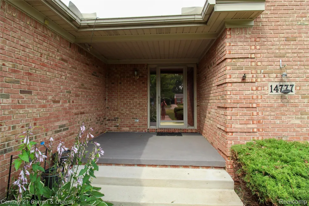 14777 Cavell Street Livonia City, MI 48154