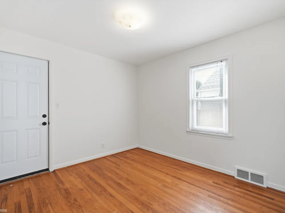20712 Lancaster Street Harper Woods City, MI 48225