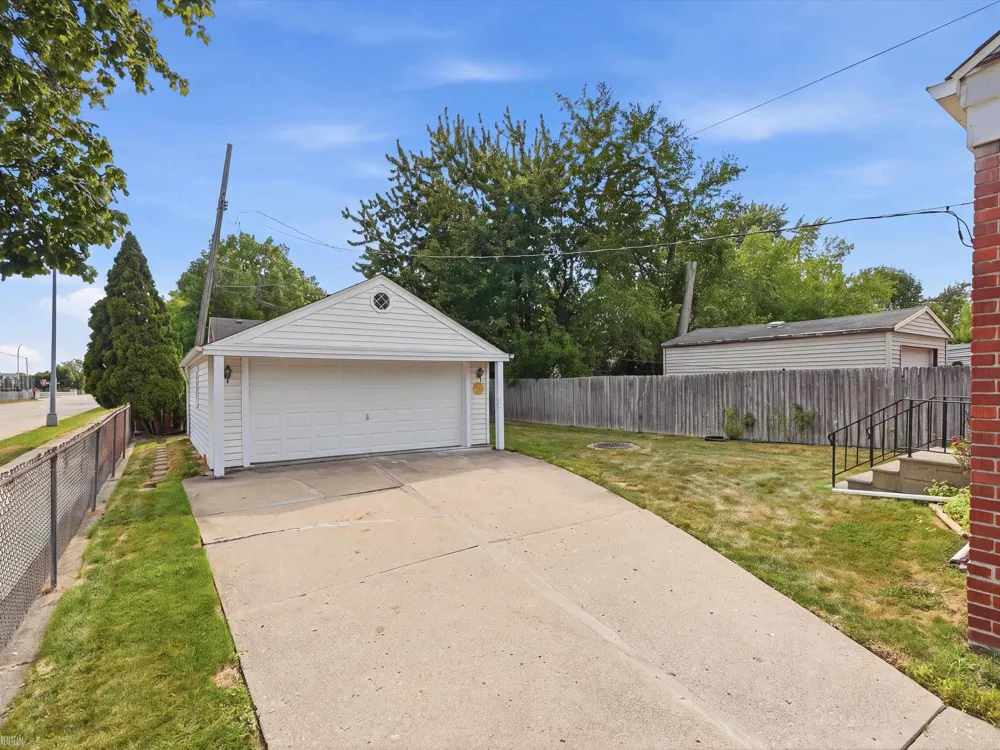 20712 Lancaster Street Harper Woods City, MI 48225
