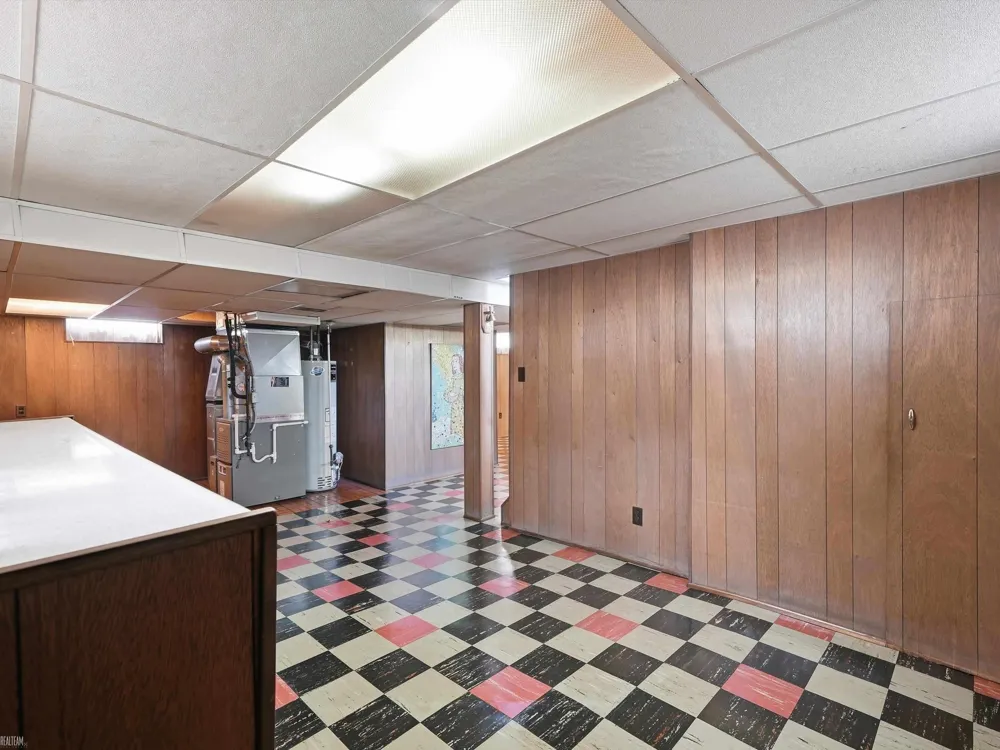 20712 Lancaster Street Harper Woods City, MI 48225