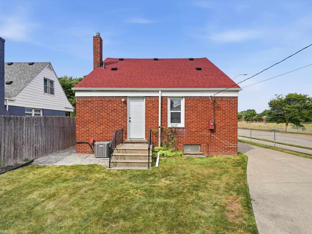 20712 Lancaster Street Harper Woods City, MI 48225