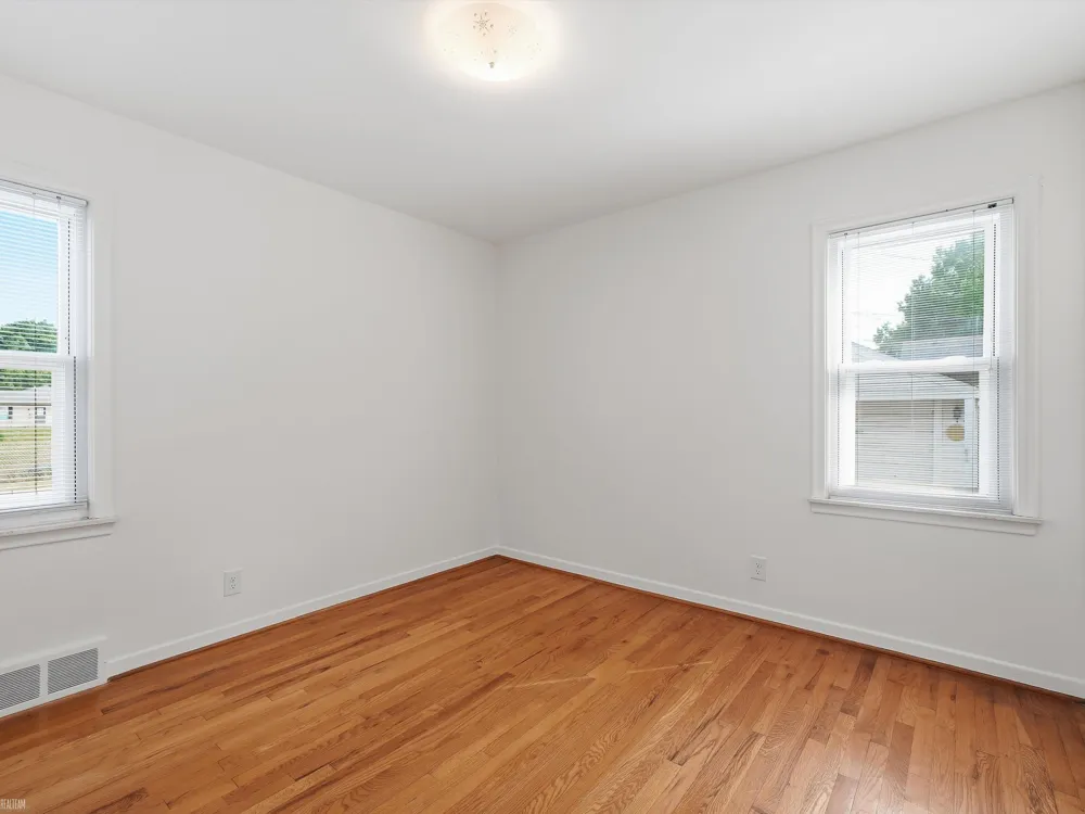 20712 Lancaster Street Harper Woods City, MI 48225