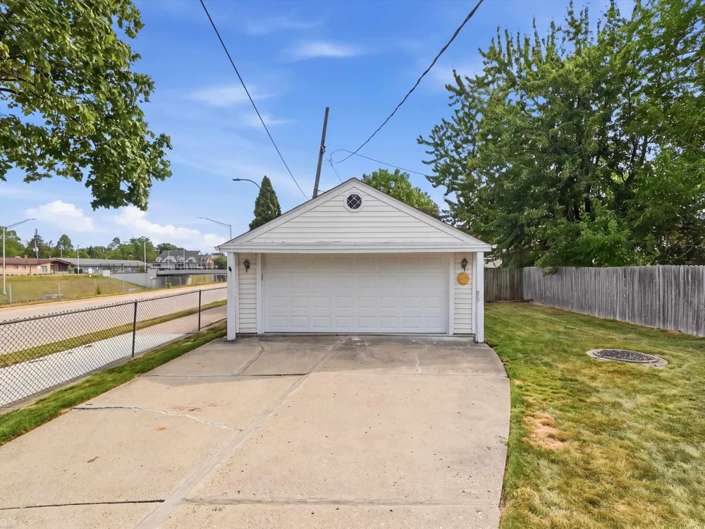 20712 Lancaster Street Harper Woods City, MI 48225
