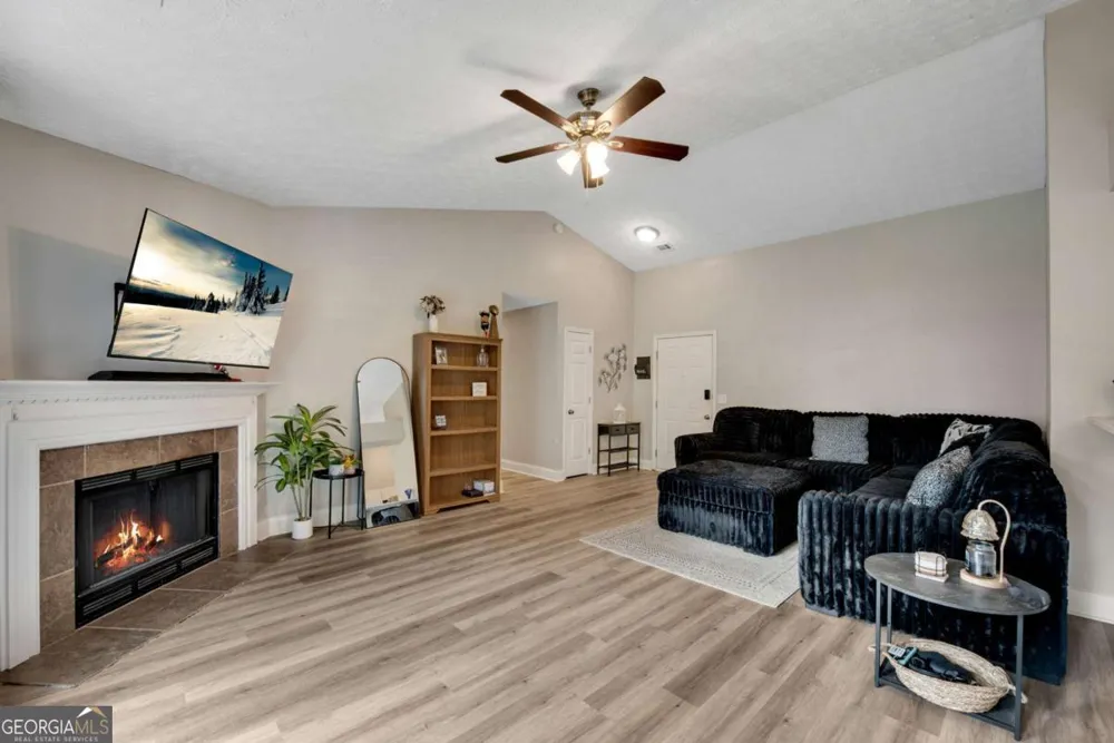217 Crestworth XING Powder Springs, GA 30127