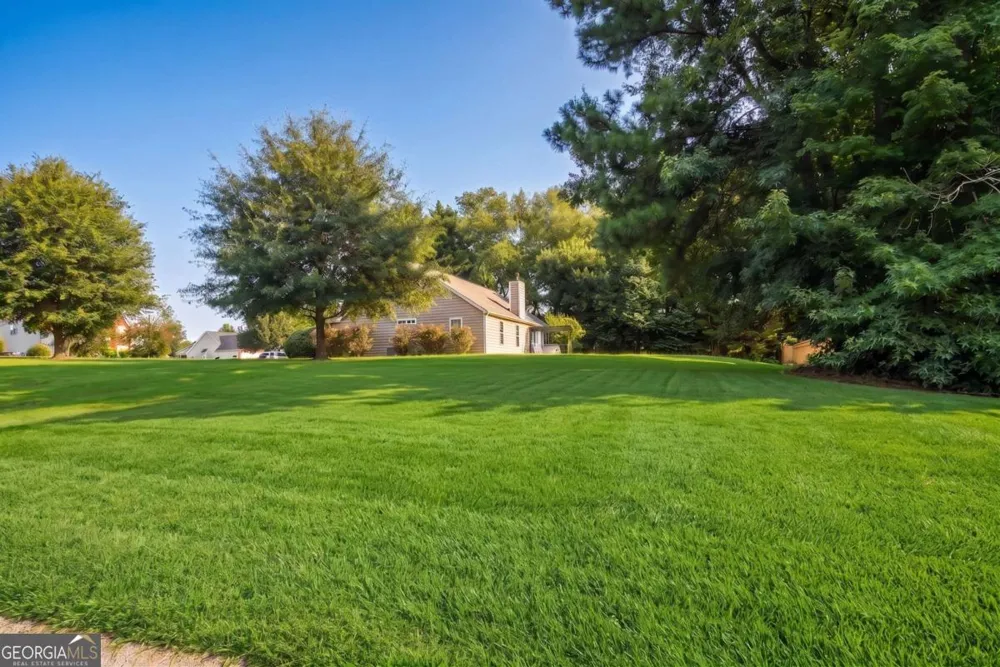217 Crestworth XING Powder Springs, GA 30127