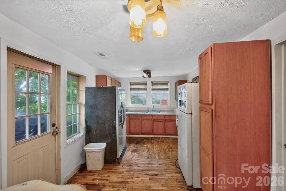 1324 Low Gap Road Hendersonville, NC 28792