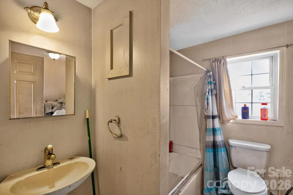 1324 Low Gap Road Hendersonville, NC 28792