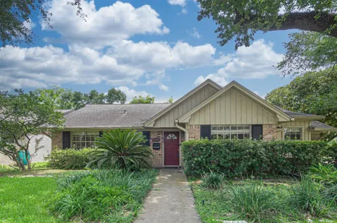 12502 Queensbury Lane