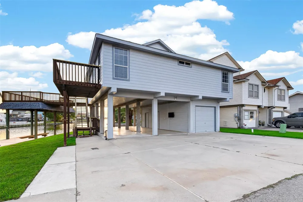 16 Curlew Street La Marque, TX 77568