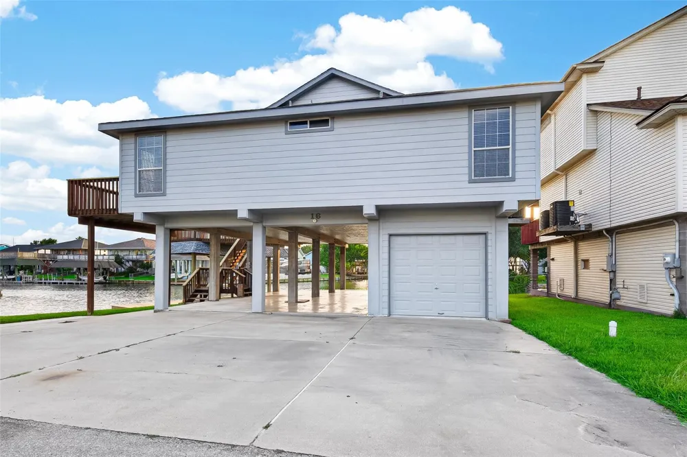 16 Curlew Street La Marque, TX 77568