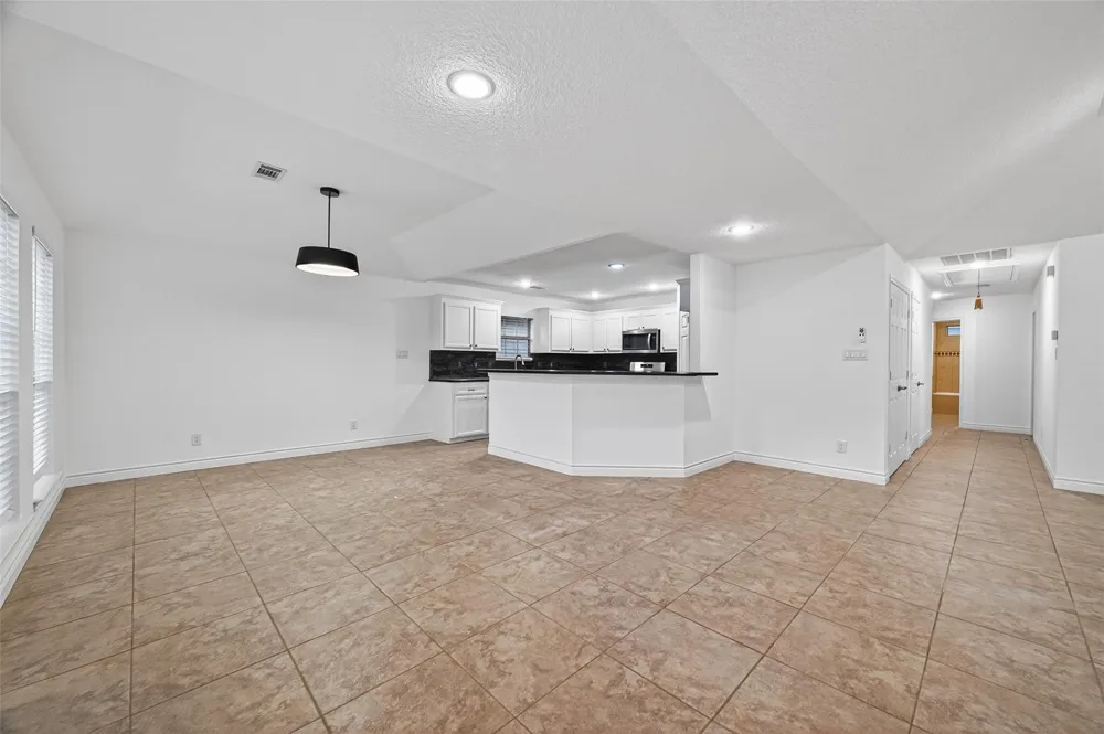 16 Curlew Street La Marque, TX 77568
