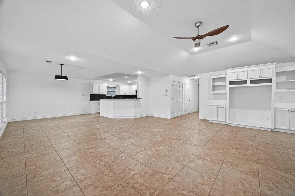 16 Curlew Street La Marque, TX 77568