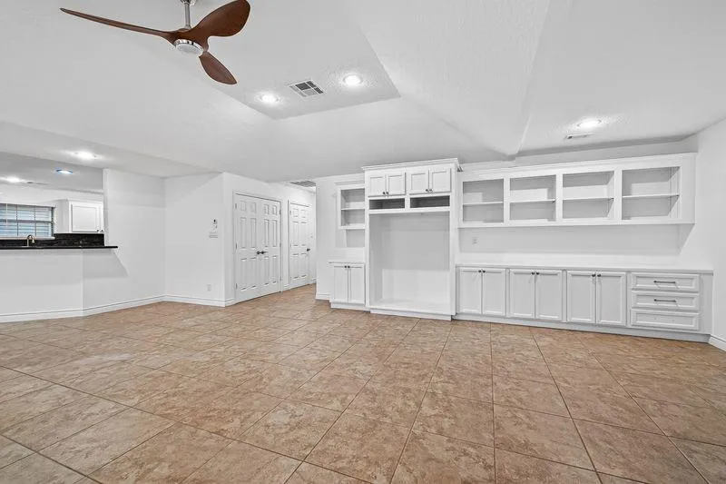 16 Curlew Street La Marque, TX 77568