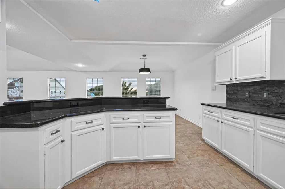 16 Curlew Street La Marque, TX 77568