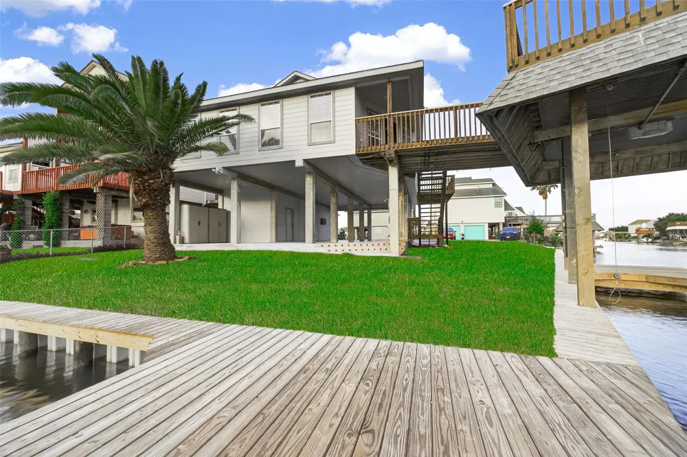 16 Curlew Street La Marque, TX 77568