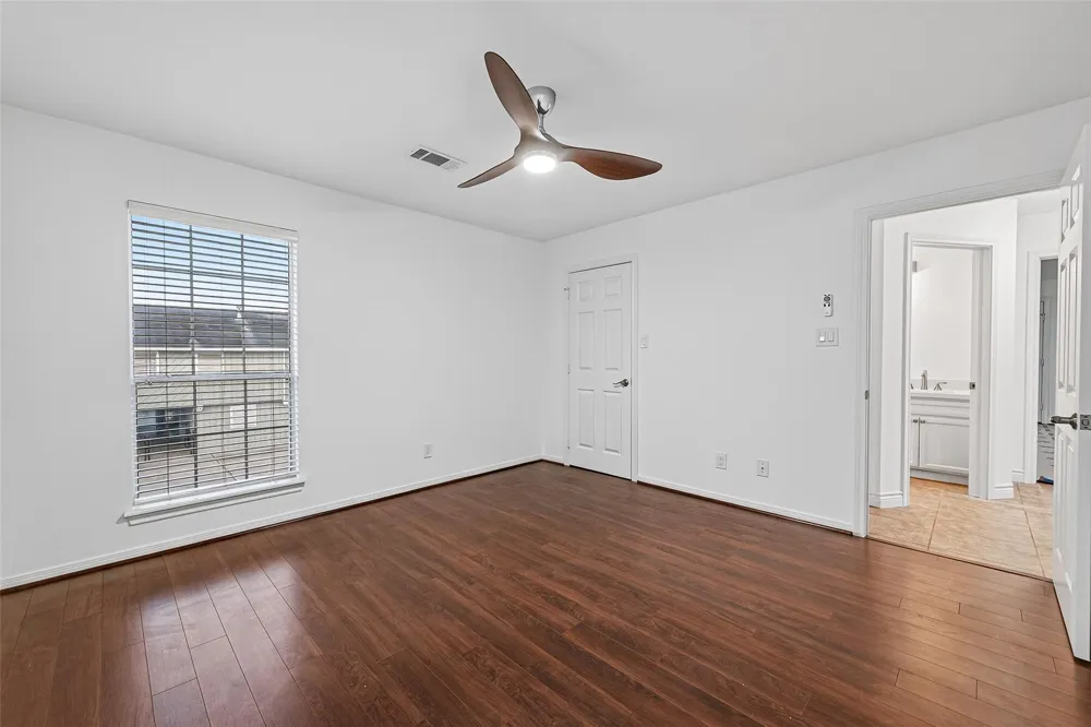 16 Curlew Street La Marque, TX 77568