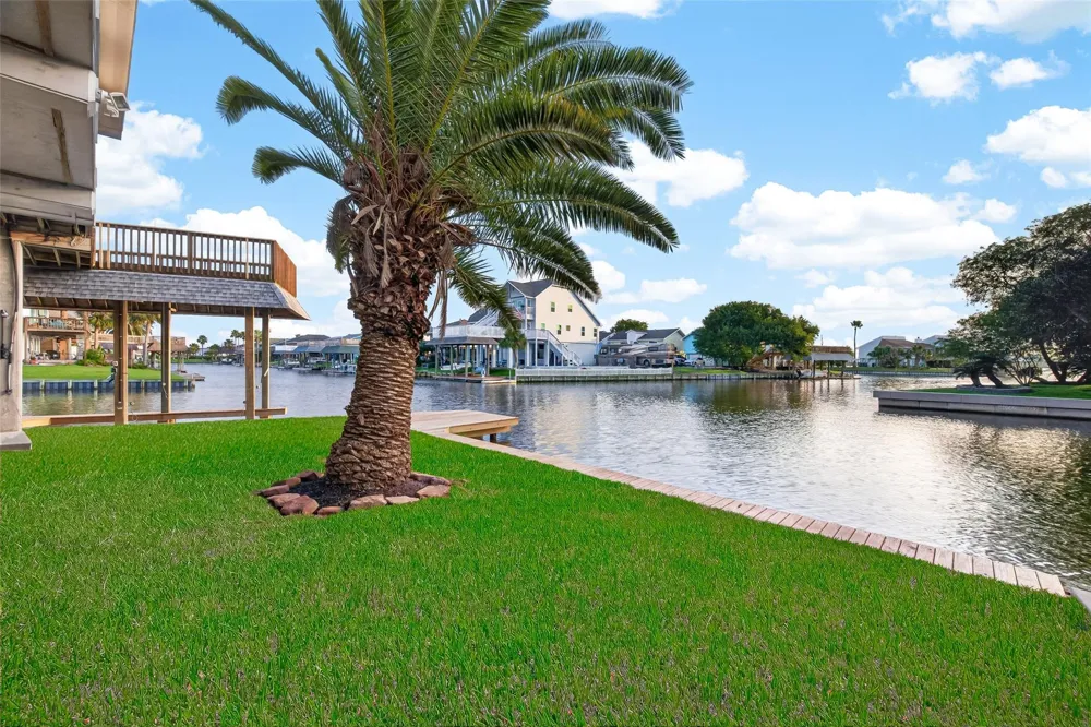 16 Curlew Street La Marque, TX 77568