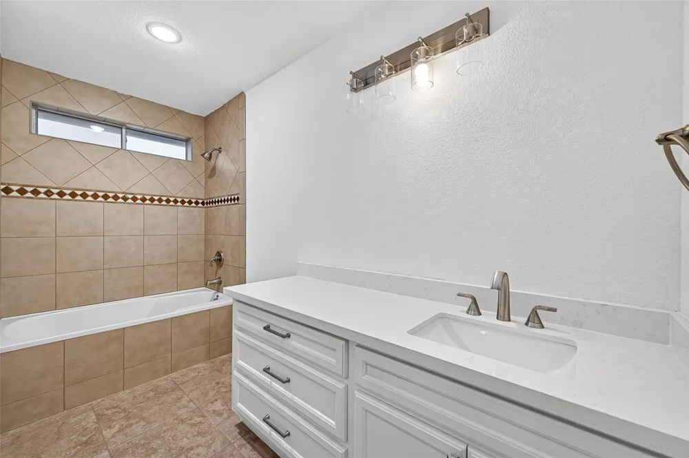 16 Curlew Street La Marque, TX 77568