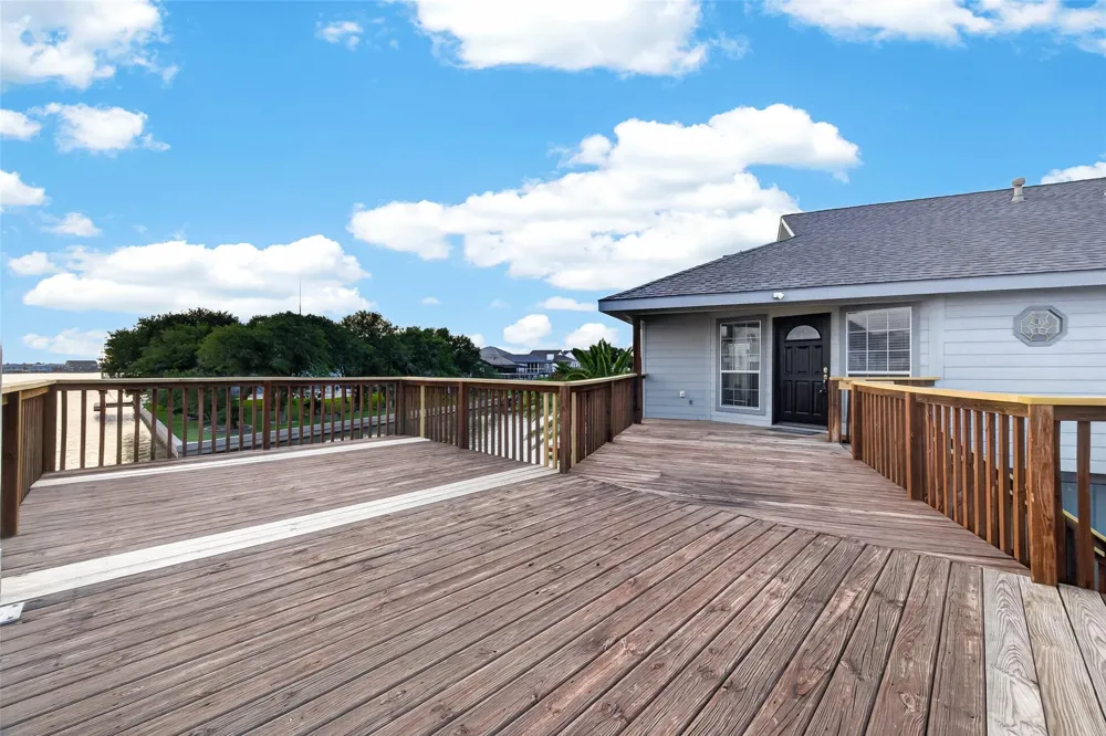 16 Curlew Street La Marque, TX 77568