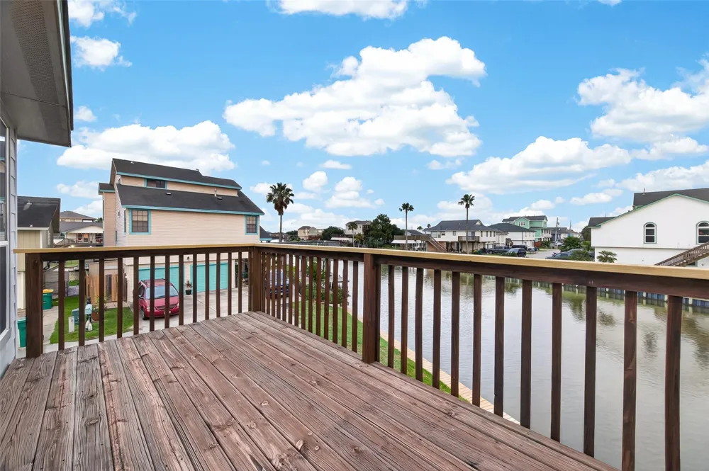 16 Curlew Street La Marque, TX 77568