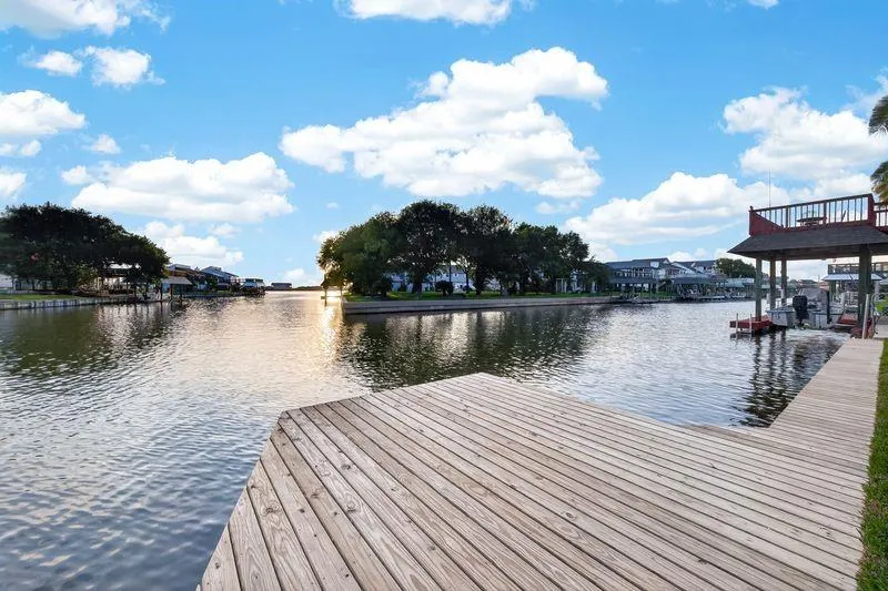 16 Curlew Street La Marque, TX 77568
