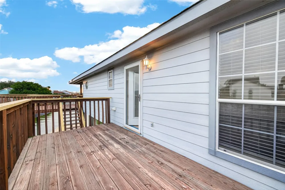 16 Curlew Street La Marque, TX 77568