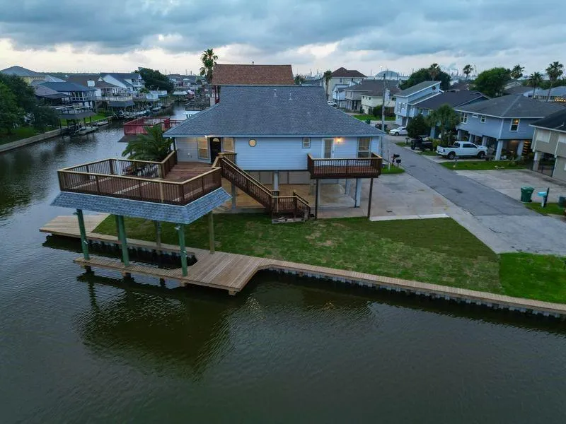 16 Curlew Street La Marque, TX 77568