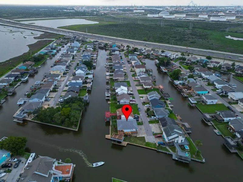 16 Curlew Street La Marque, TX 77568