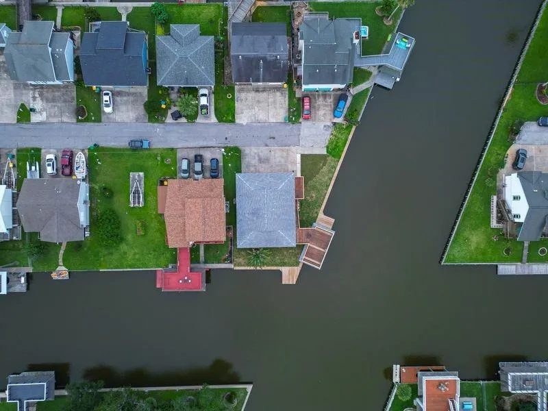 16 Curlew Street La Marque, TX 77568