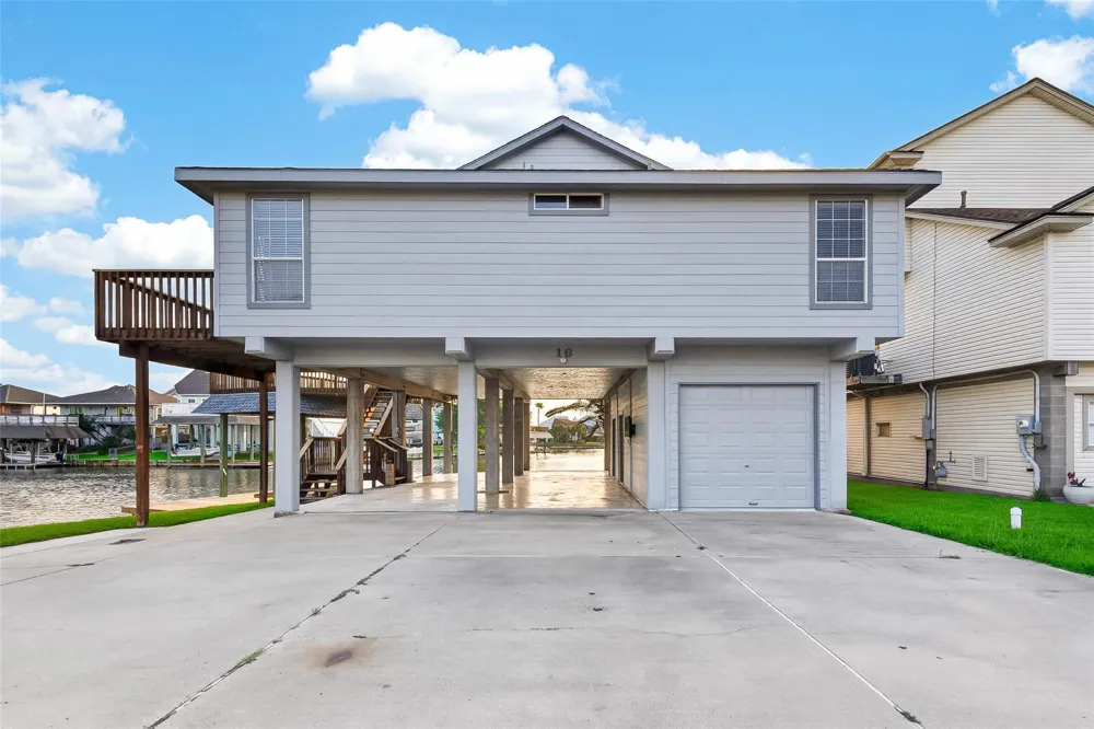 16 Curlew Street La Marque, TX 77568