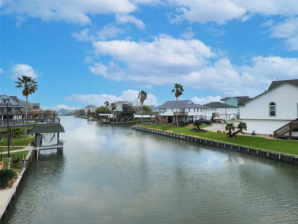 16 Curlew Street La Marque, TX 77568