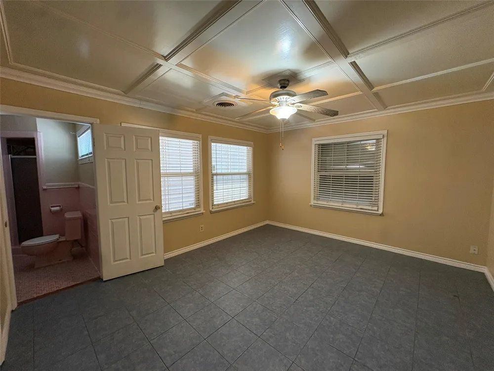 106 Barracuda Avenue Galveston, TX 77550