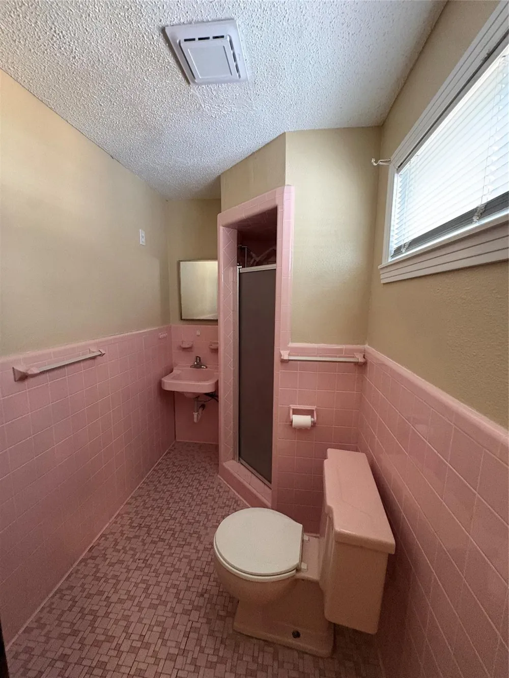 106 Barracuda Avenue Galveston, TX 77550